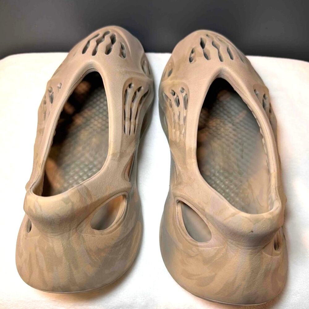 adidas Yeezy Foam Runner “Stone Sage” – GX4472 | 12M - Picture 6 of 8